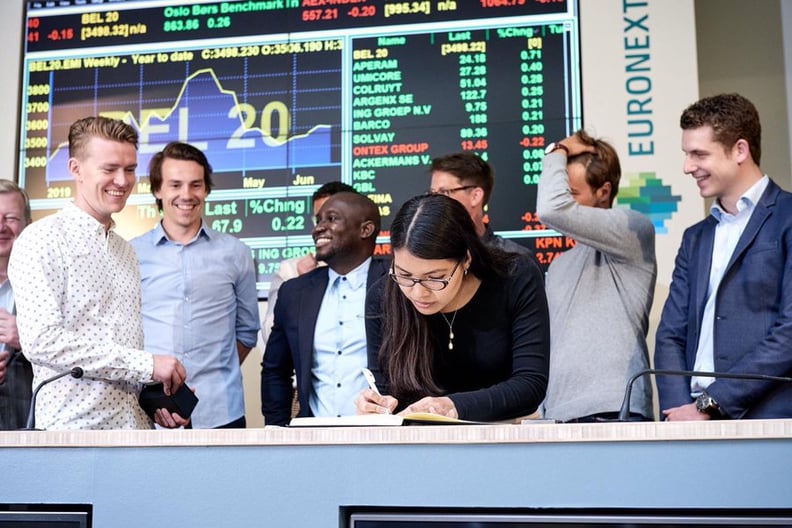 MIE students  open the stock exchange at the Euronext